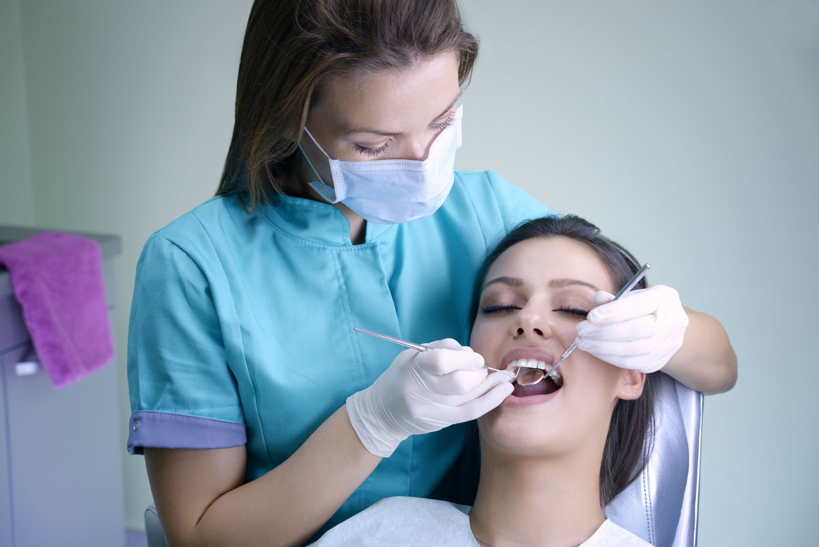 Why you should have your teeth cleaned by a Dental Hygienist 